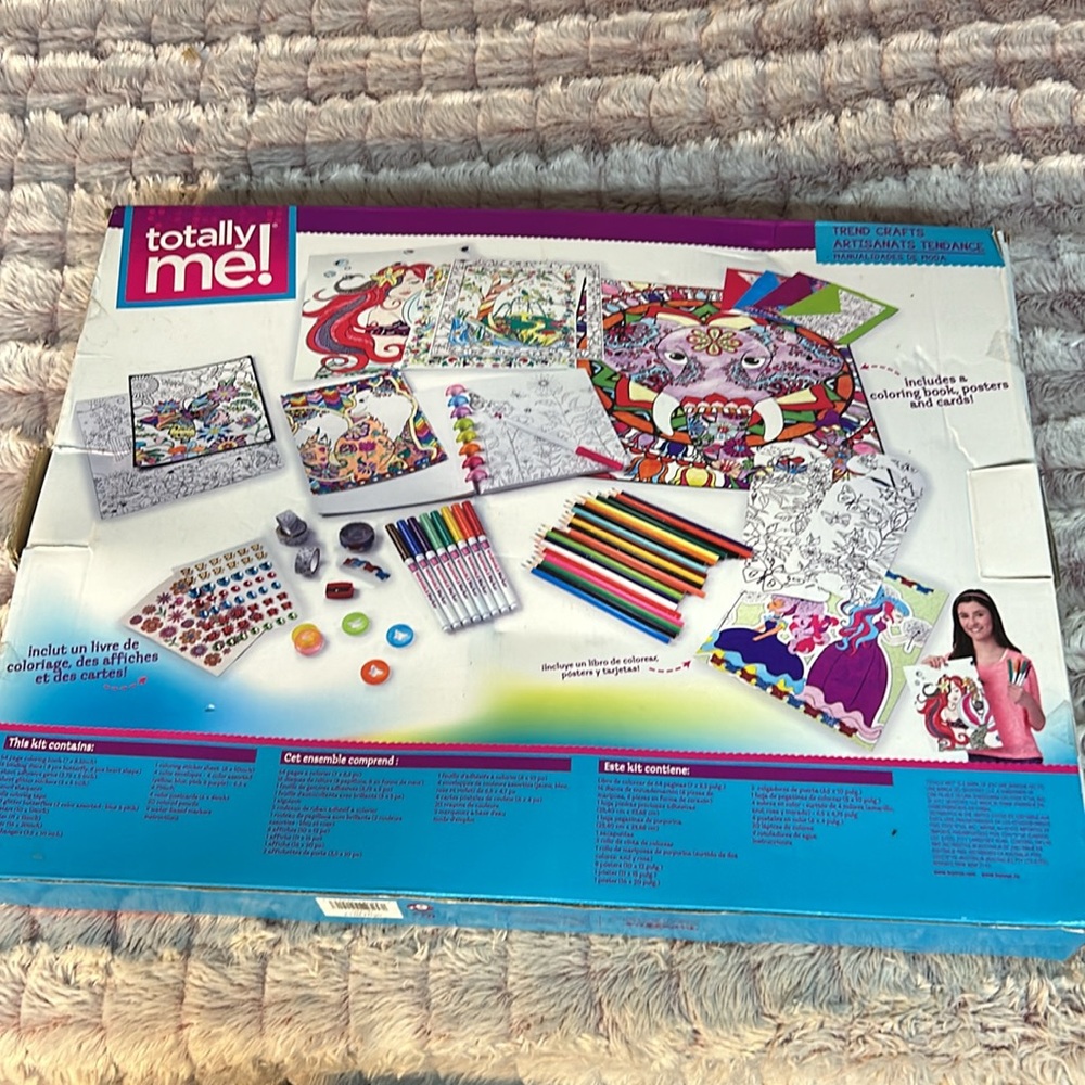 Totally Me  ultimate Coloring Set - Picture 2 of 2